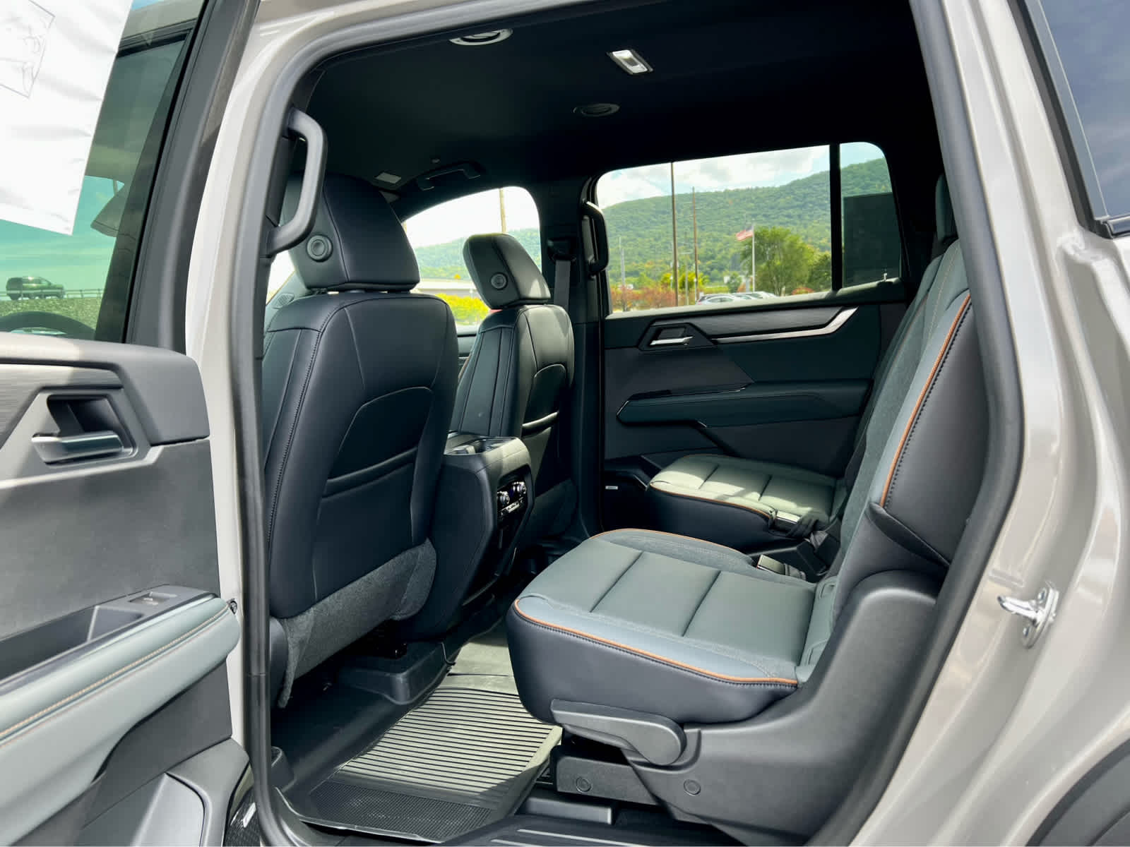 2027 GMC Acadia AT4 - Photo 16