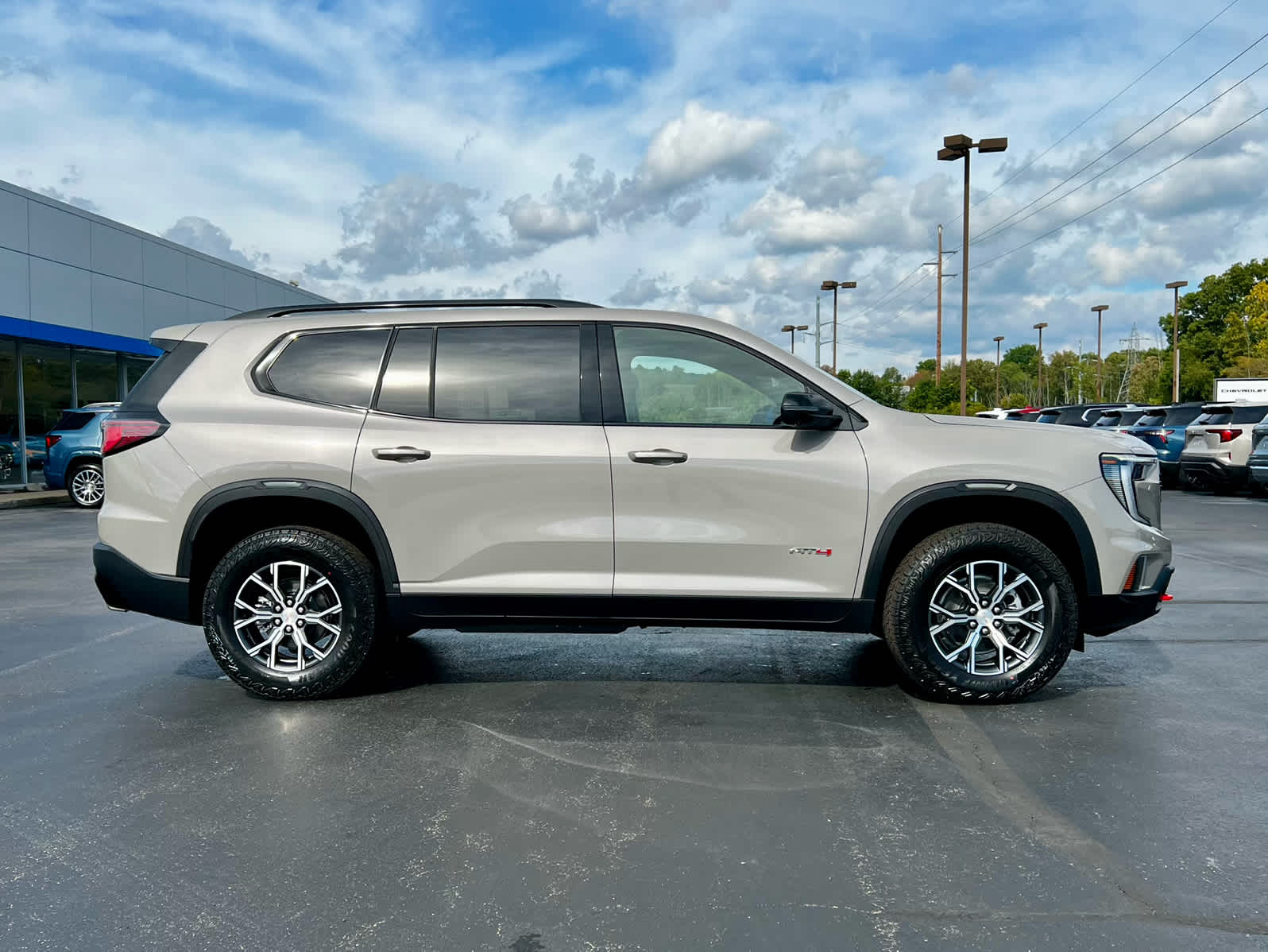 2027 GMC Acadia AT4 - Photo 8