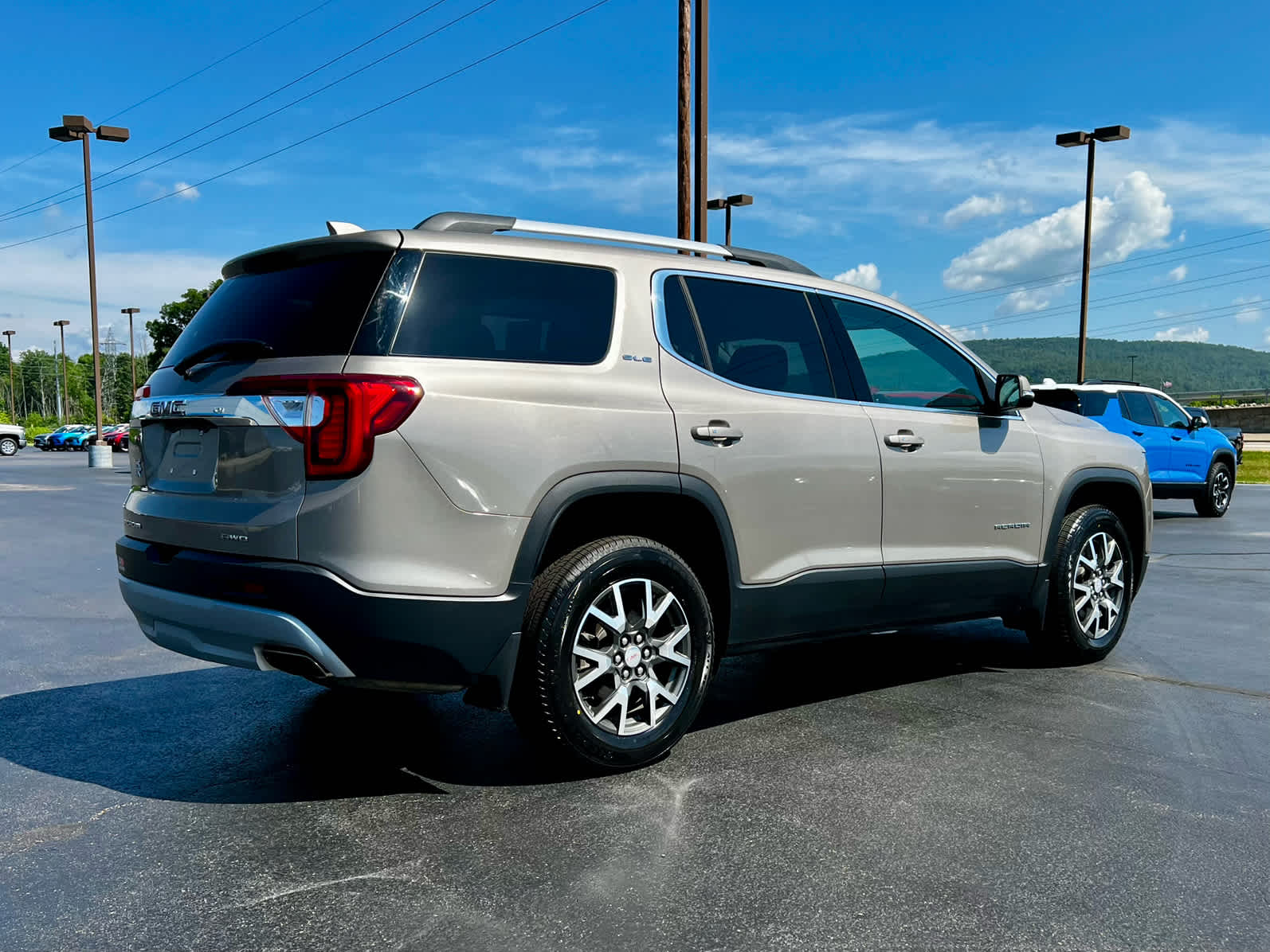 2022 GMC Acadia SLE