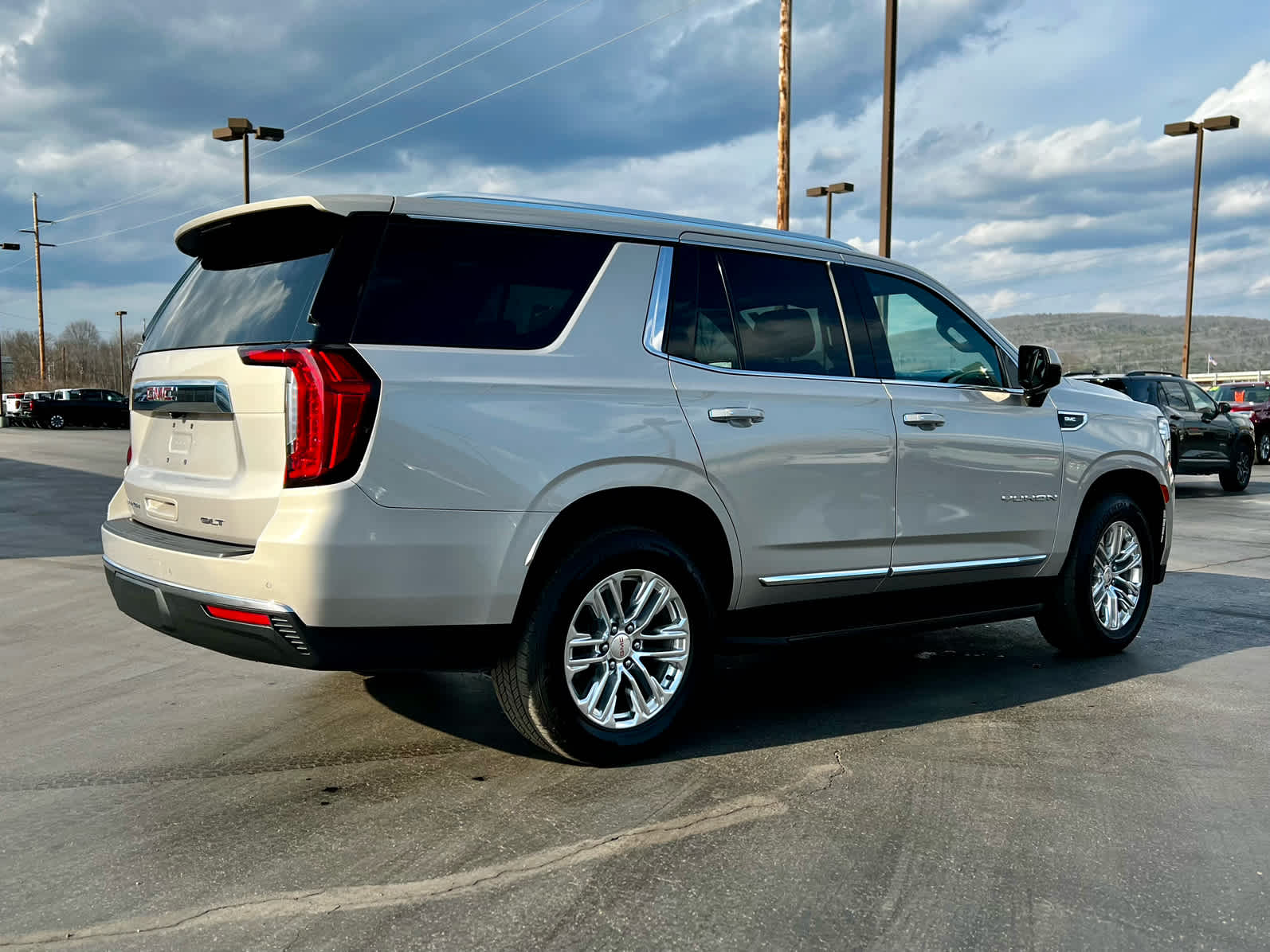 2022 GMC Yukon SLT