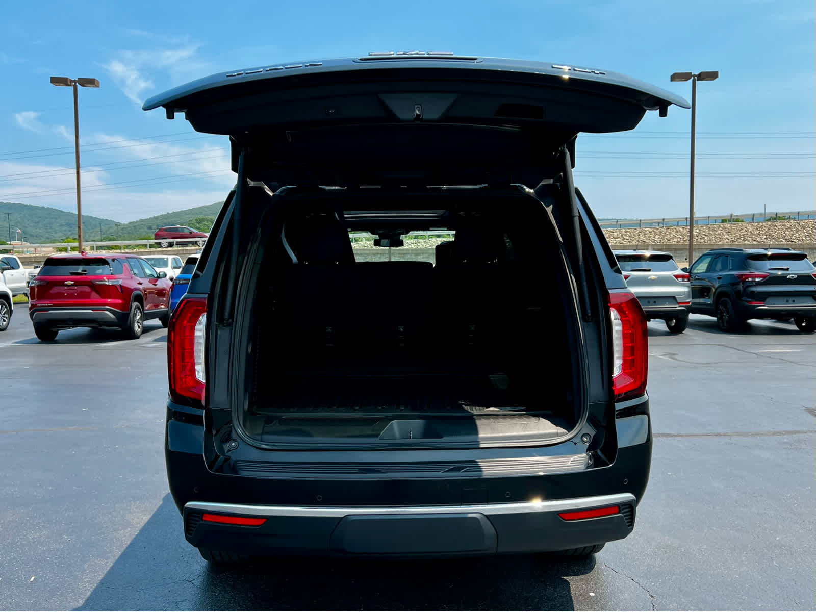2023 GMC Yukon XL SLT
