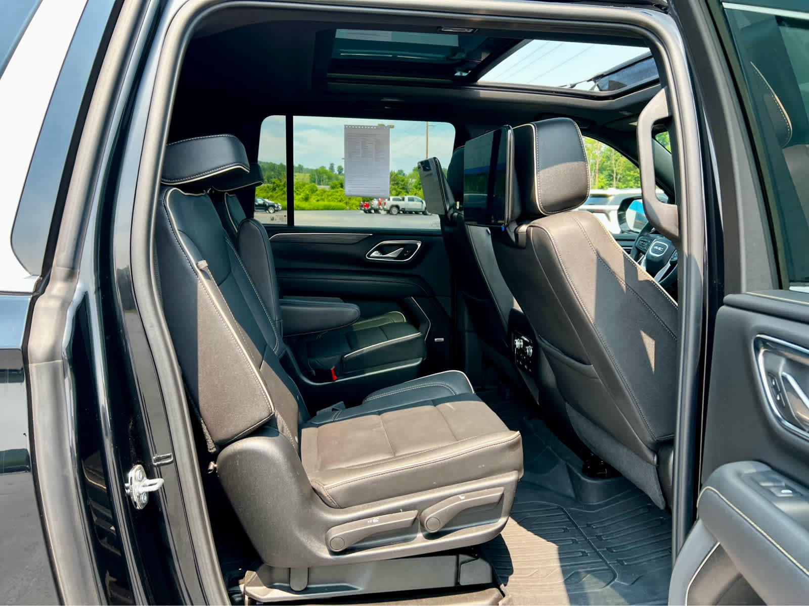 2023 GMC Yukon XL SLT