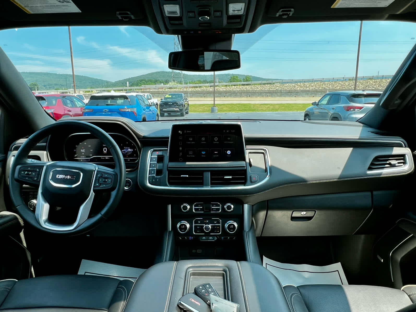2023 GMC Yukon XL SLT