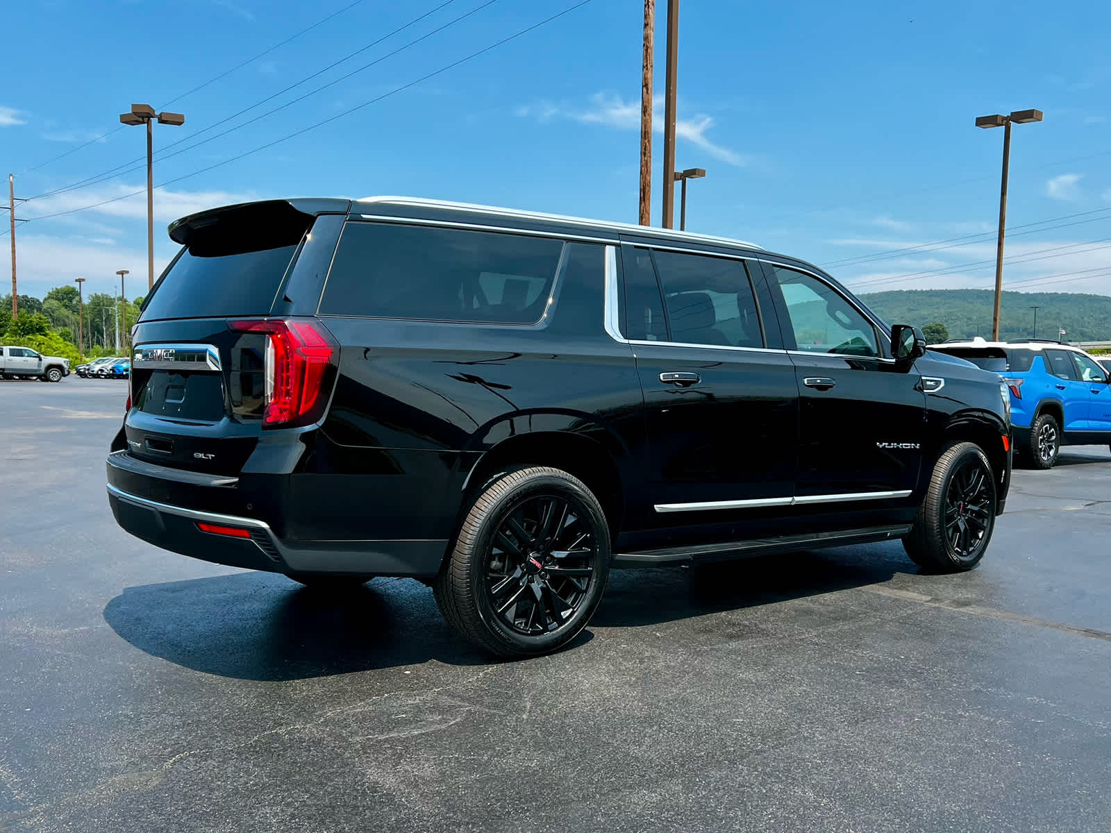 2023 GMC Yukon XL SLT