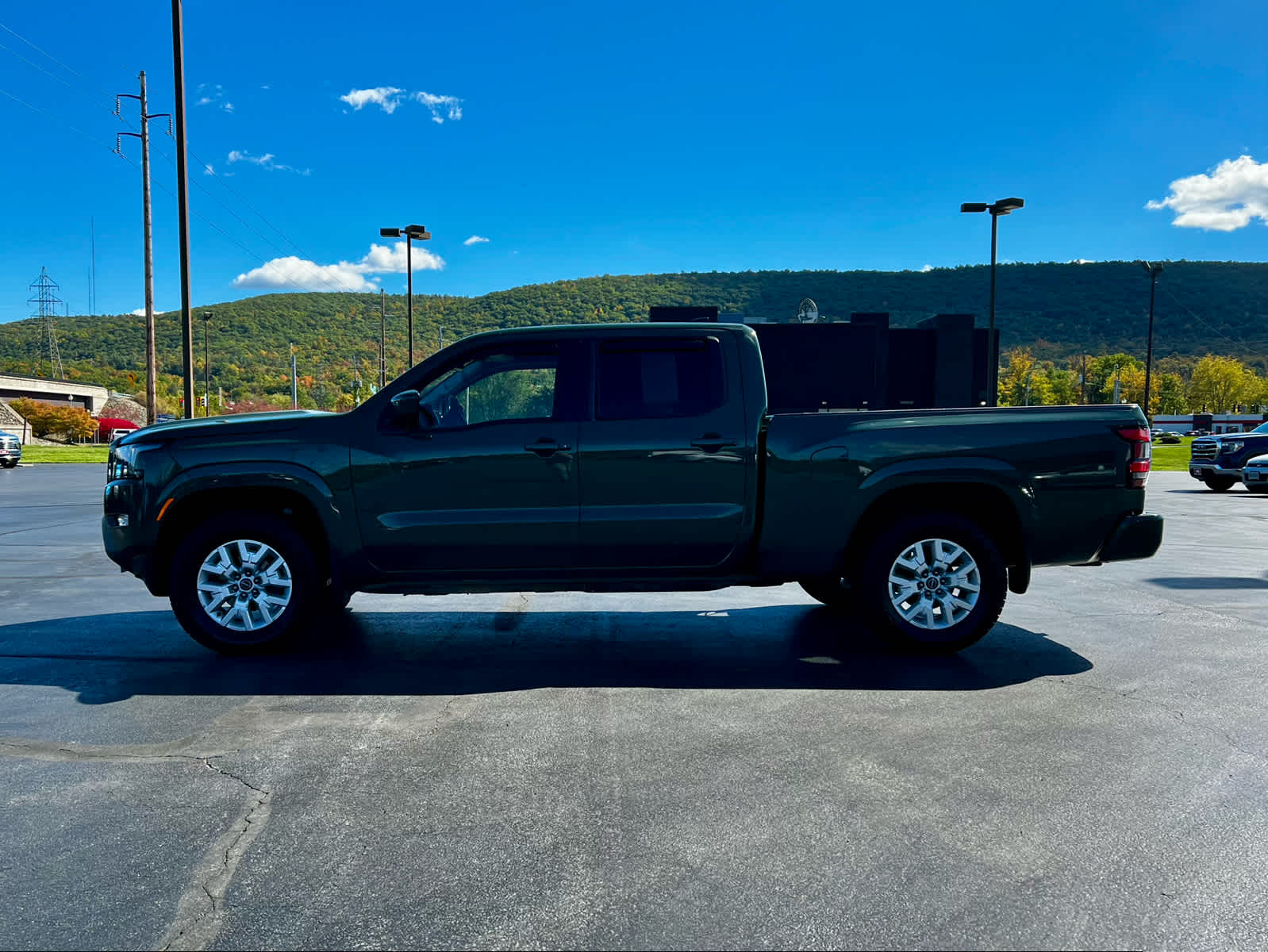 2024 Nissan Frontier SV