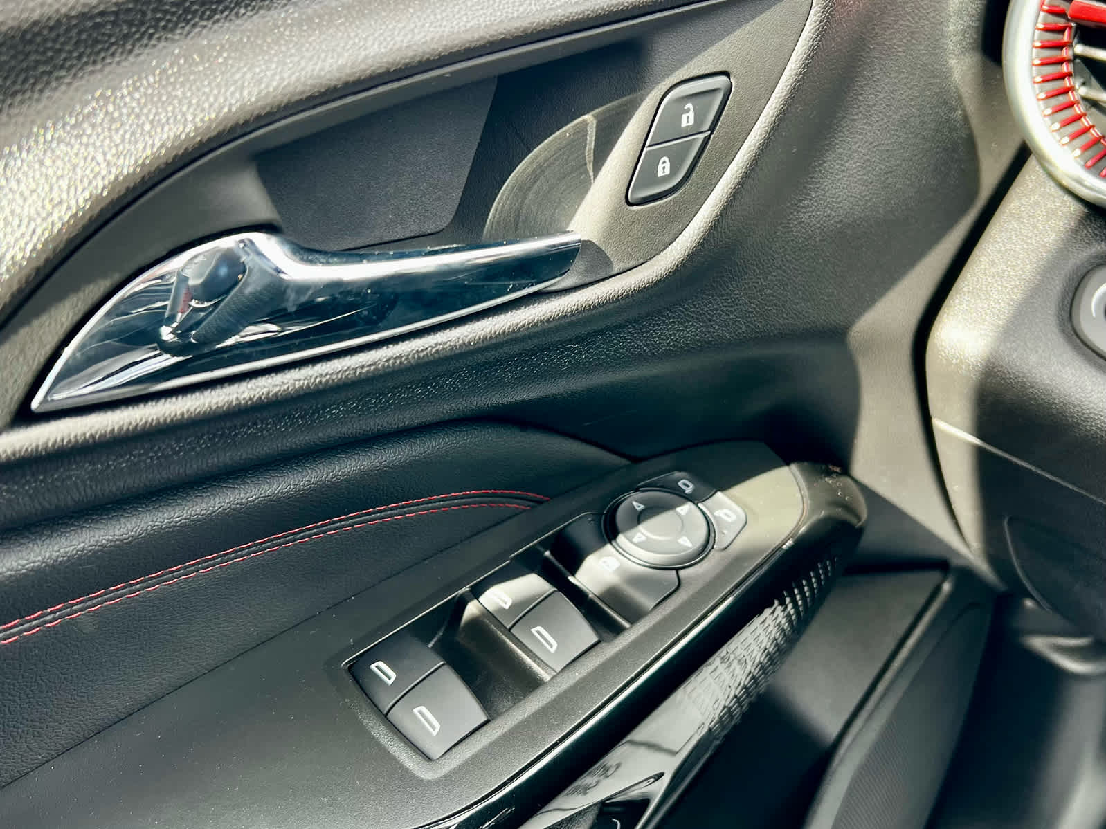 2025 Chevrolet Trax RS - Photo 35